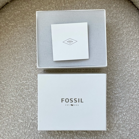 Fossil Wylie Three-Hand Navy Leather Watch Box Set - Picture 9 of 9